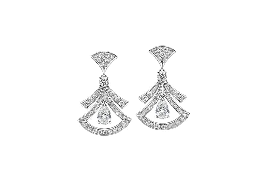 The Diva's Dream collection is recognized by its fan-shaped motif, here with a diamond drop in the center