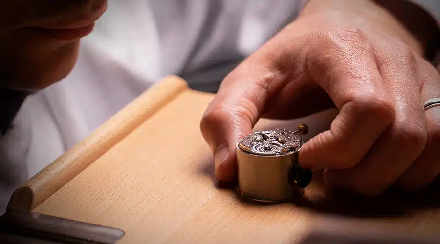 Quartz vs Mechanical Movements Which Is Better: Quartz or Mechanical Movements?