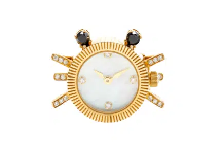 Crab watch ring by Yvonne Leon, made with yellow gold and diamonds. Luxurious zodiac inspired ring for Cancer sign