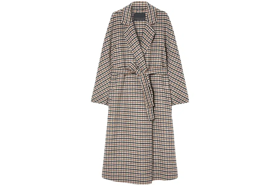 A long, belted coat with wide sleeves and a checkered pattern in beige, black, and white. The coat has a notched collar and an overall relaxed fit.